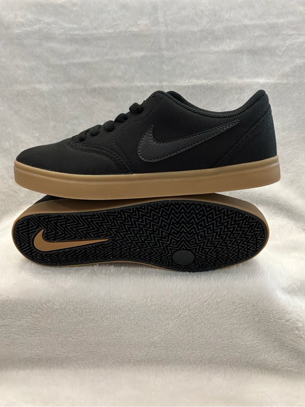 Nike Men’s Black Skate Sneakers with Gum Outsole
